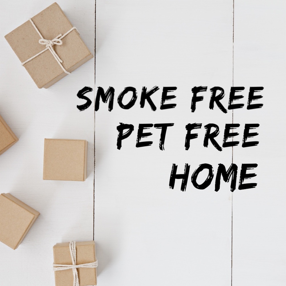 🌟My closet is smoke-free and pet-free💫